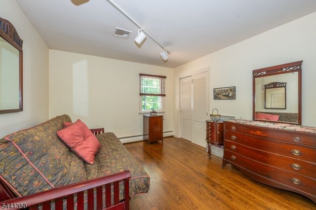 36 Leamoor Dr, Morris Plains Boro, NJ 07950
