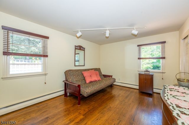 36 Leamoor Dr, Morris Plains Boro, NJ 07950