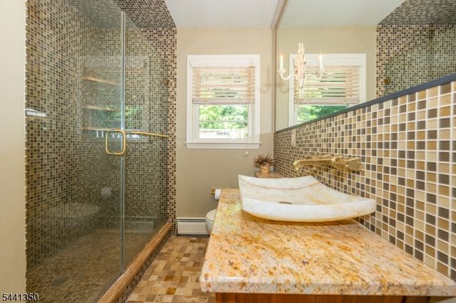36 Leamoor Dr, Morris Plains Boro, NJ 07950