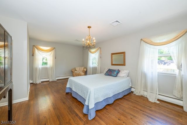 36 Leamoor Dr, Morris Plains Boro, NJ 07950