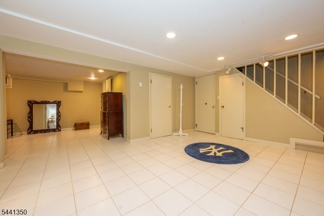 36 Leamoor Dr, Morris Plains Boro, NJ 07950
