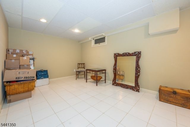 36 Leamoor Dr, Morris Plains Boro, NJ 07950