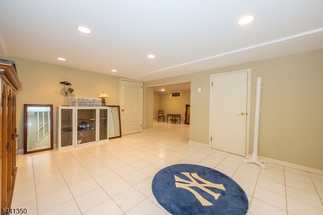 36 Leamoor Dr, Morris Plains Boro, NJ 07950