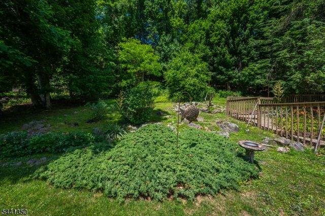 36 Leamoor Dr, Morris Plains Boro, NJ 07950