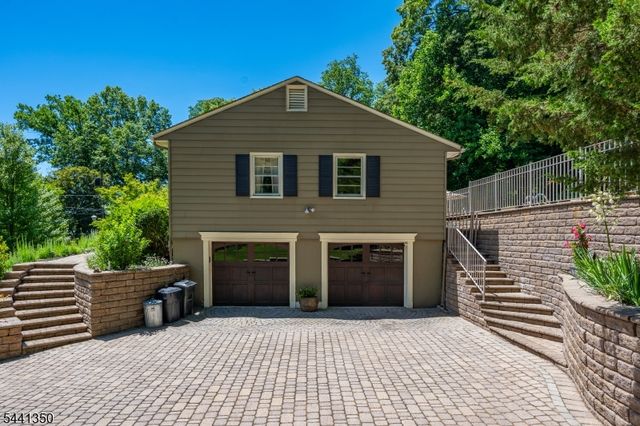 36 Leamoor Dr, Morris Plains Boro, NJ 07950