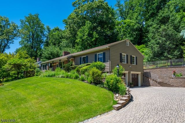 36 Leamoor Dr, Morris Plains Boro, NJ 07950