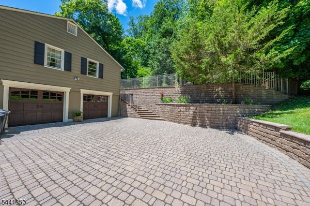 36 Leamoor Dr, Morris Plains Boro, NJ 07950