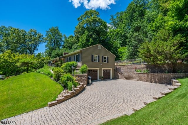 36 Leamoor Dr, Morris Plains Boro, NJ 07950