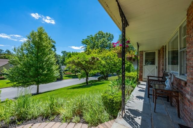 36 Leamoor Dr, Morris Plains Boro, NJ 07950