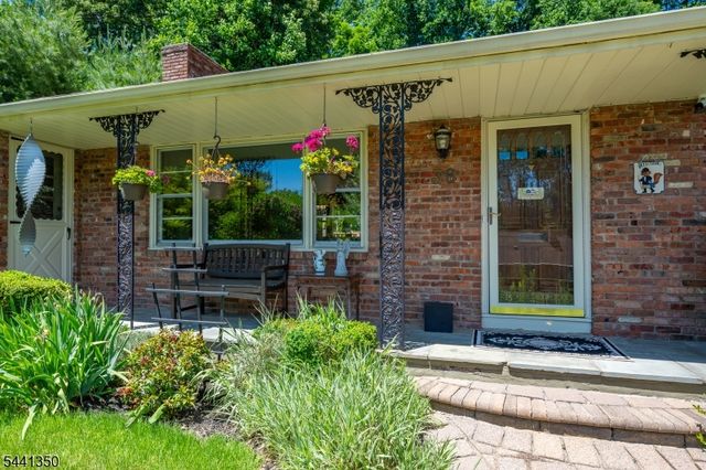 36 Leamoor Dr, Morris Plains Boro, NJ 07950