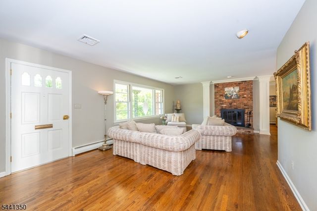 36 Leamoor Dr, Morris Plains Boro, NJ 07950