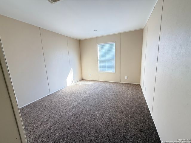 1009 County Road 773, Devine, TX 78016