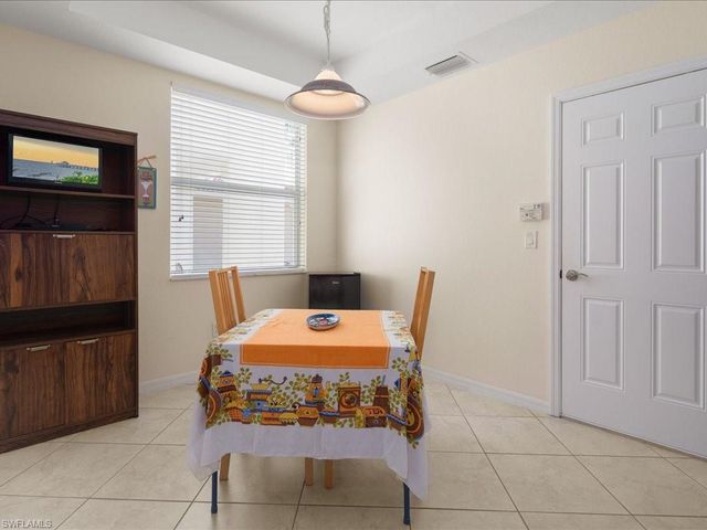 1646 Birdie DR, Naples, FL 34120