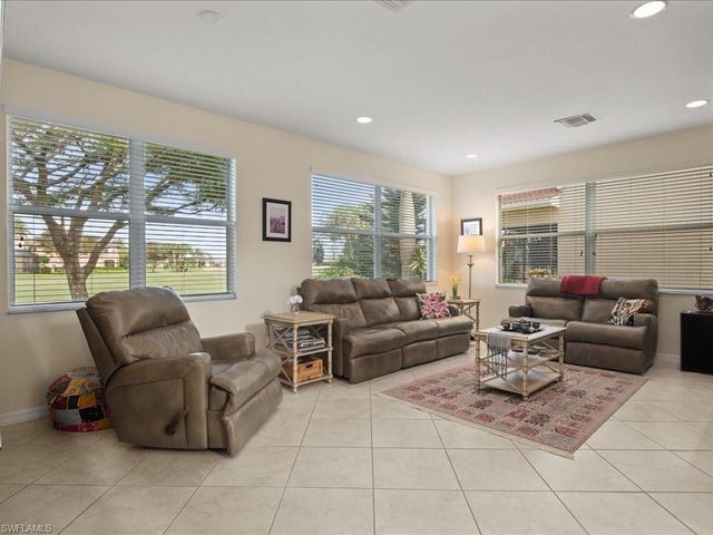 1646 Birdie DR, Naples, FL 34120