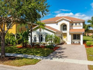 1646 Birdie DR, Naples, FL 34120
