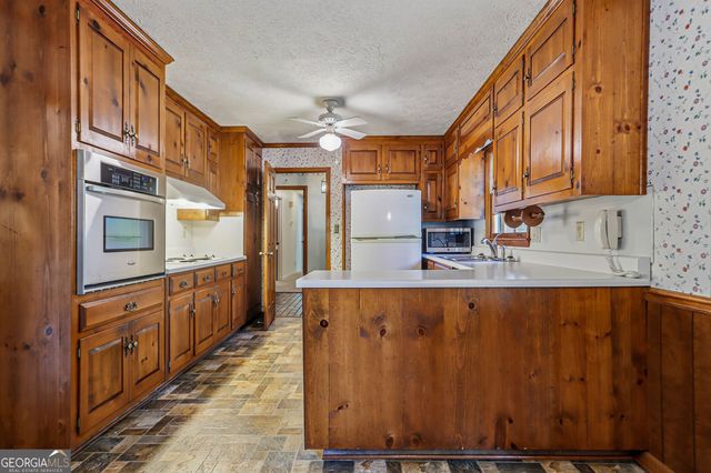 585 Buckeye Circle SE, Conyers, GA 30094