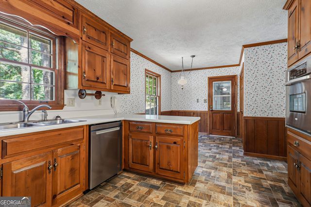 585 Buckeye Circle SE, Conyers, GA 30094