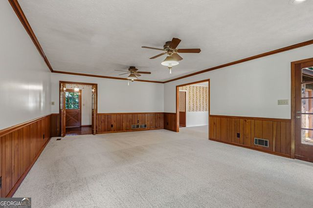585 Buckeye Circle SE, Conyers, GA 30094
