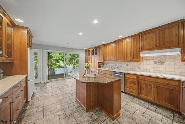 44 Glen Rd, Mountain Lakes Boro, NJ 07046