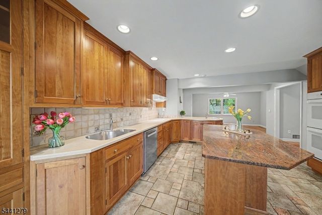 44 Glen Rd, Mountain Lakes Boro, NJ 07046