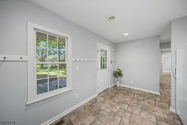 44 Glen Rd, Mountain Lakes Boro, NJ 07046