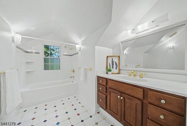 44 Glen Rd, Mountain Lakes Boro, NJ 07046