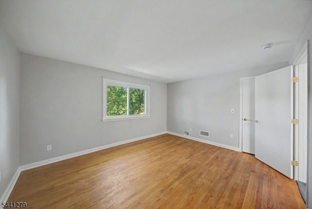 44 Glen Rd, Mountain Lakes Boro, NJ 07046