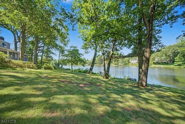 44 Glen Rd, Mountain Lakes Boro, NJ 07046