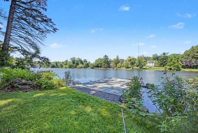 44 Glen Rd, Mountain Lakes Boro, NJ 07046