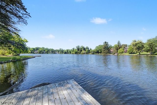 44 Glen Rd, Mountain Lakes Boro, NJ 07046