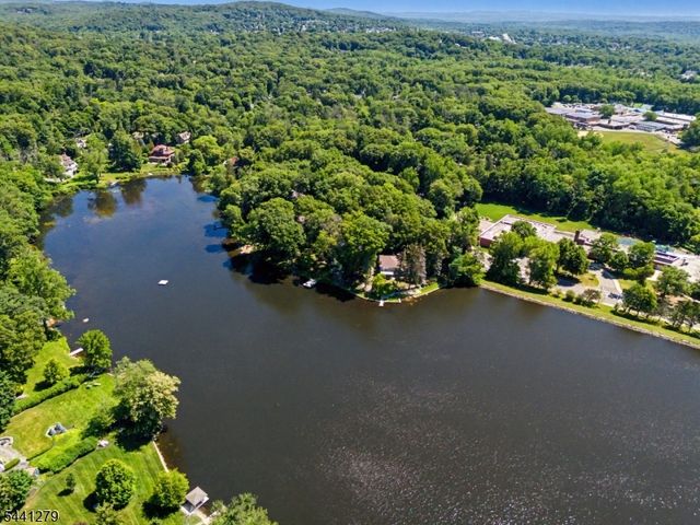 44 Glen Rd, Mountain Lakes Boro, NJ 07046