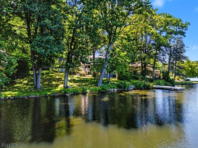 44 Glen Rd, Mountain Lakes Boro, NJ 07046