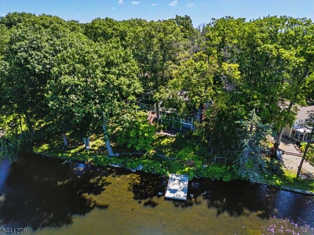 44 Glen Rd, Mountain Lakes Boro, NJ 07046