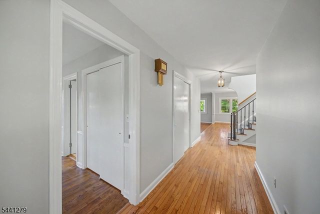 44 Glen Rd, Mountain Lakes Boro, NJ 07046