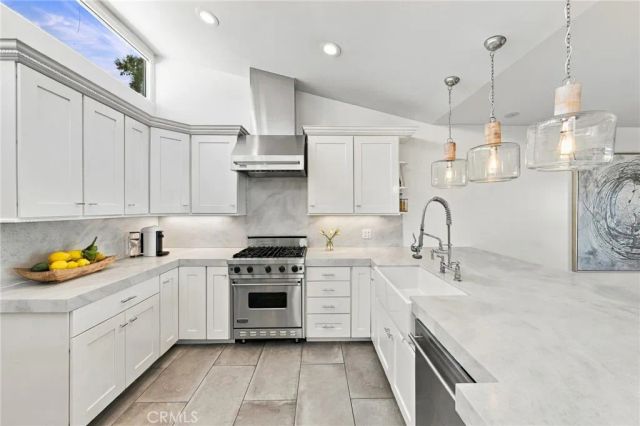 1222 Las Arenas Way 23, Costa Mesa, CA 92627