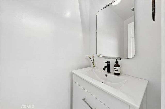 1222 Las Arenas Way 23, Costa Mesa, CA 92627
