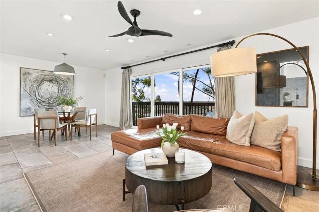 1222 Las Arenas Way 23, Costa Mesa, CA 92627