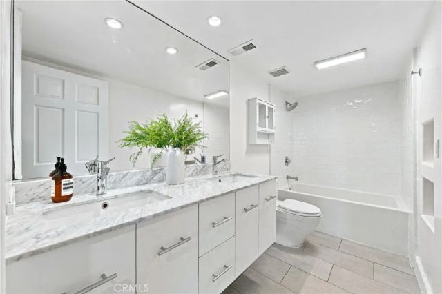 1222 Las Arenas Way 23, Costa Mesa, CA 92627