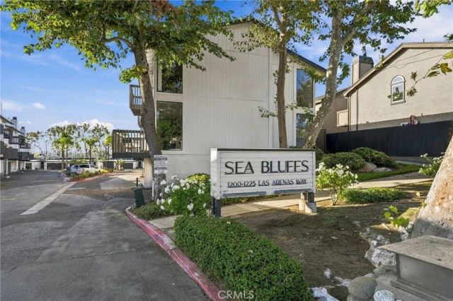 1222 Las Arenas Way 23, Costa Mesa, CA 92627