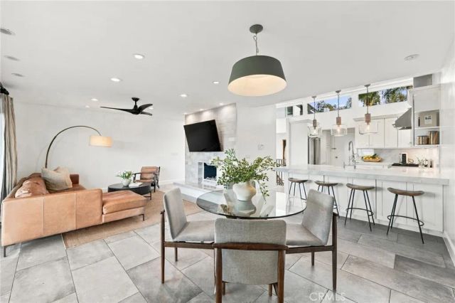 1222 Las Arenas Way 23, Costa Mesa, CA 92627