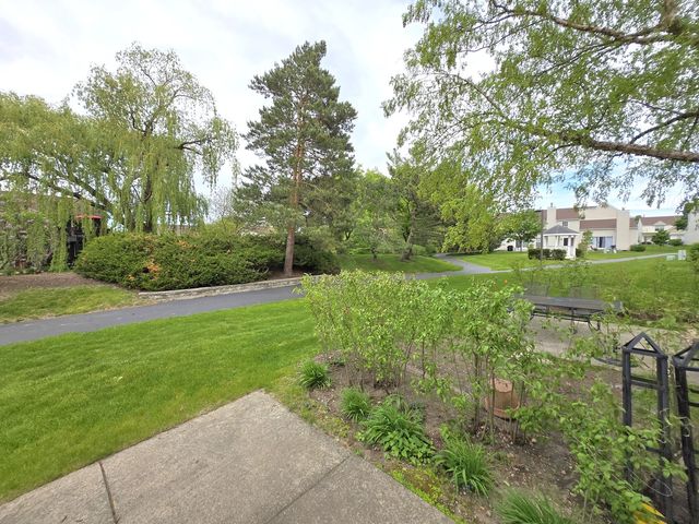 8 E Shag Bark Lane, Streamwood, IL 60107