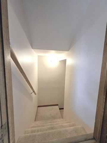 8 E Shag Bark Lane, Streamwood, IL 60107