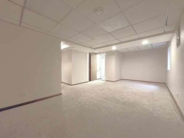 8 E Shag Bark Lane, Streamwood, IL 60107