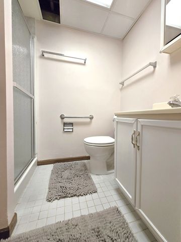 8 E Shag Bark Lane, Streamwood, IL 60107