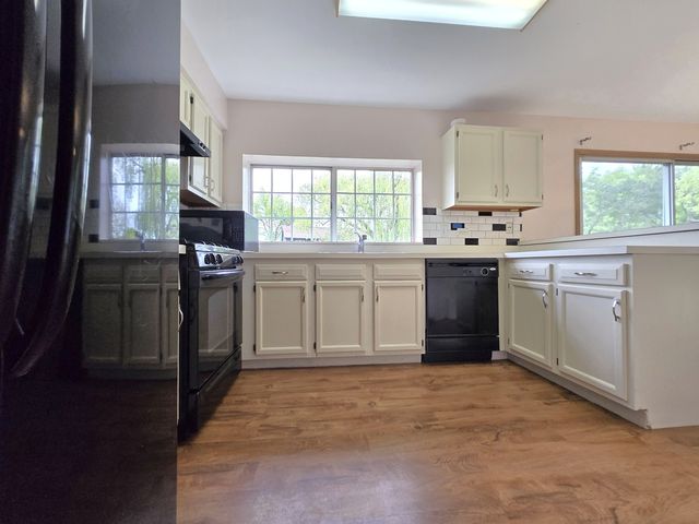 8 E Shag Bark Lane, Streamwood, IL 60107