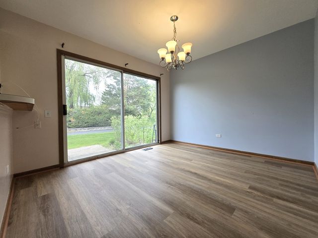 8 E Shag Bark Lane, Streamwood, IL 60107