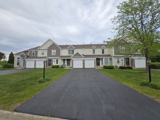 8 E Shag Bark Lane, Streamwood, IL 60107