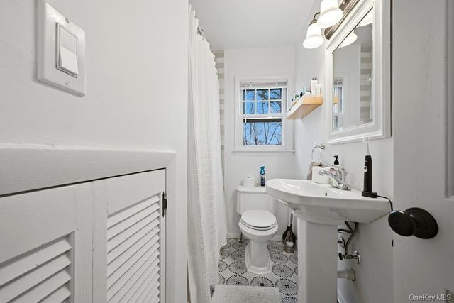 15 School Street, Port Washington, NY 11050