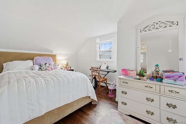 15 School Street, Port Washington, NY 11050