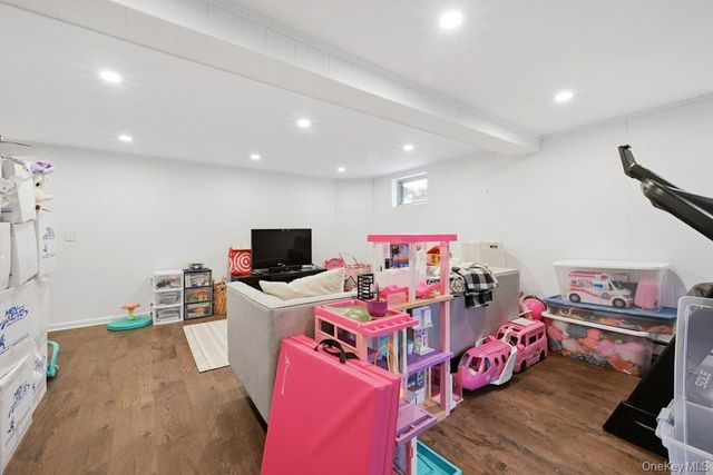 15 School Street, Port Washington, NY 11050